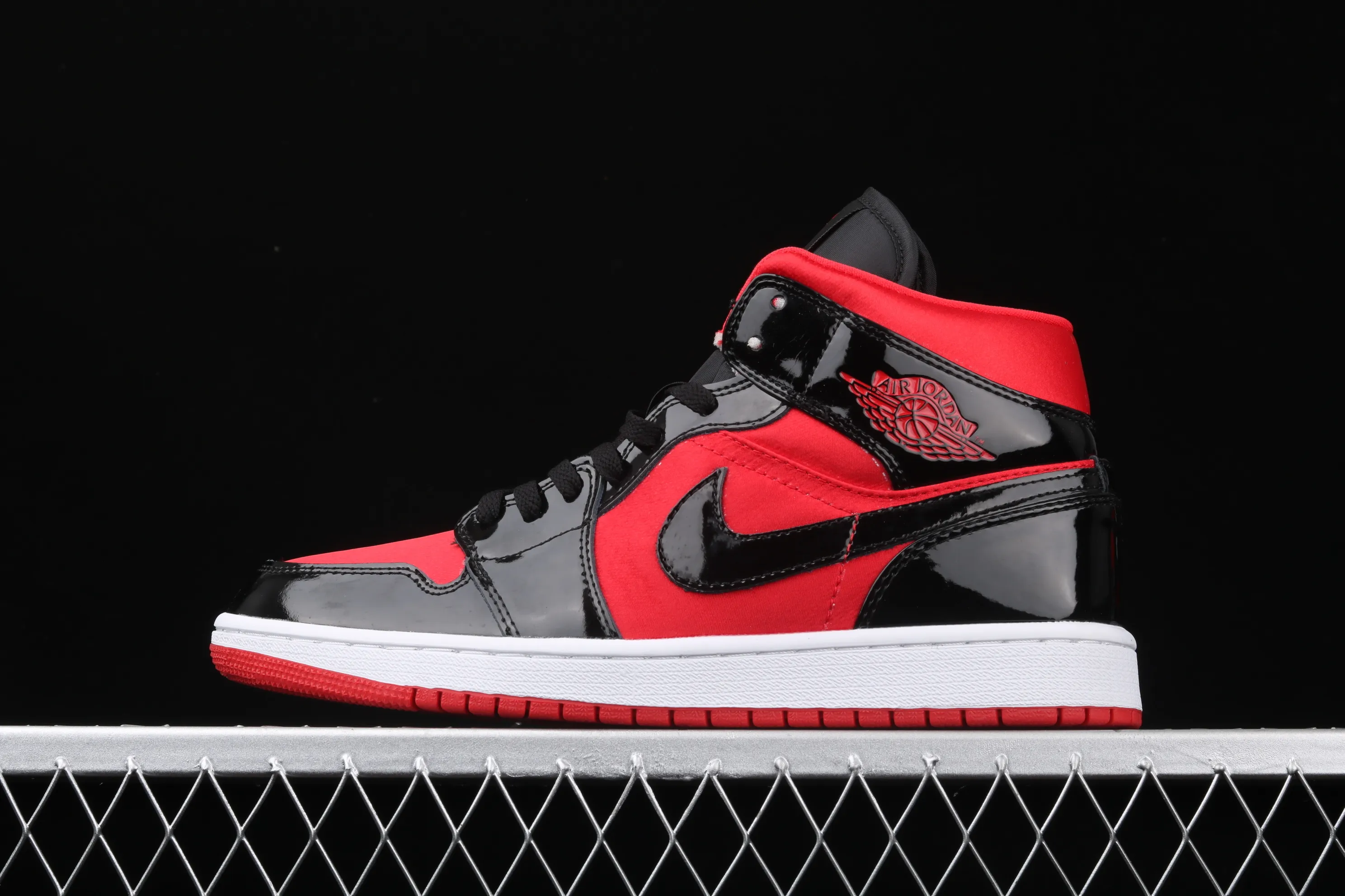 All categories Air Jordan Jordan series basketball shoes Air Jordan 1 Mid Air Jordan 1 Mid WMNS AJ1 Joe 1 black red patent leather silk BQ6472-600